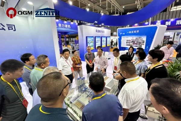 2023 China Concrete Exhibition丨Quangong Co.,Ltd Machen Sie eine Bühnenpose