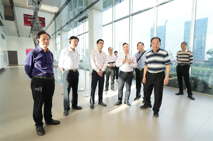 Eine Delegation der Quanzhou Federation of Enterprises and Entrepreneurs besuchte Quangong Machinery Co., Ltd.