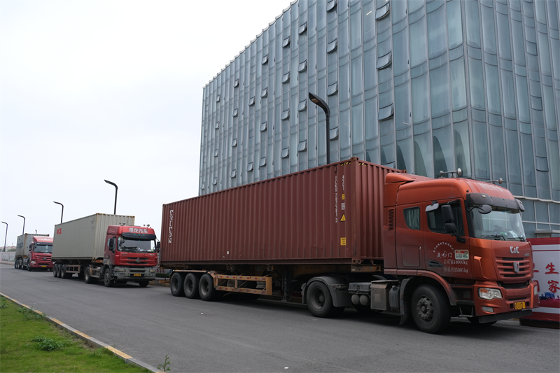 QGM-Ziegeleimaschinen werden in den Nahen Osten geliefert und helfen dem regionalen Bauwesen, einen neuen Sprung nach vorne zu machen