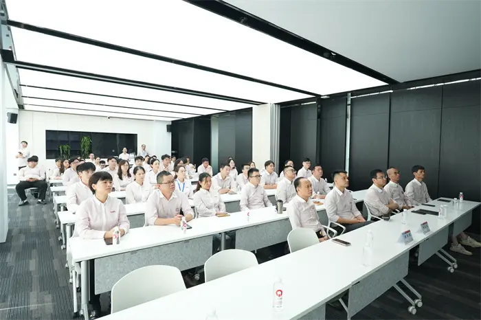 QGM: Gemeinsam die Militärparade verfolgen und Kraft für den Fortschritt sammeln