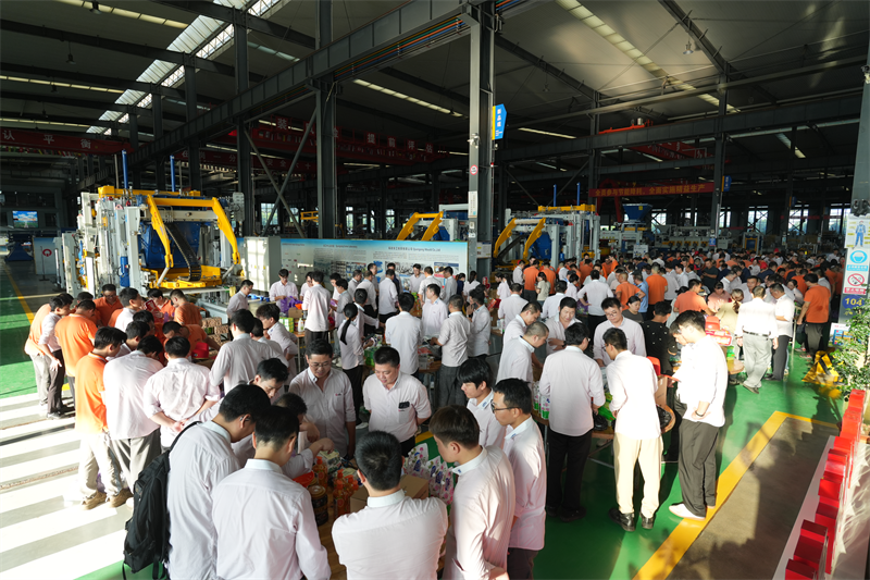 Der Vollmond bringt Freude und Spannung, und „Glücksspiel“ sorgt für Spannung! Die kuchentragende Würfelparty zum Mittherbstfest bei Quangong Machinery ging mit einem herzlichen Abschluss zu Ende