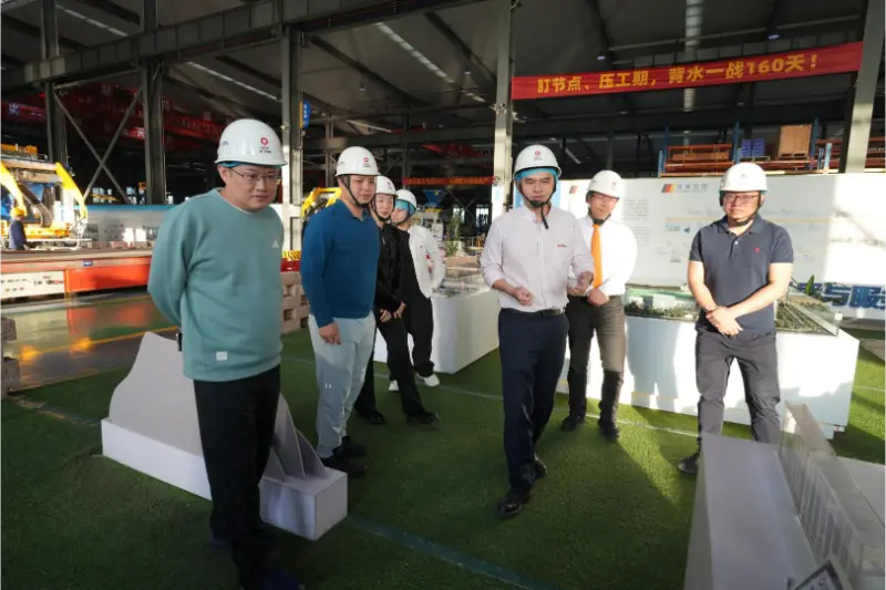 Die Nan'an Returned Overseas Students Association besuchte Quangong Machinery Co., Ltd. und führte dort Forschungen durch.