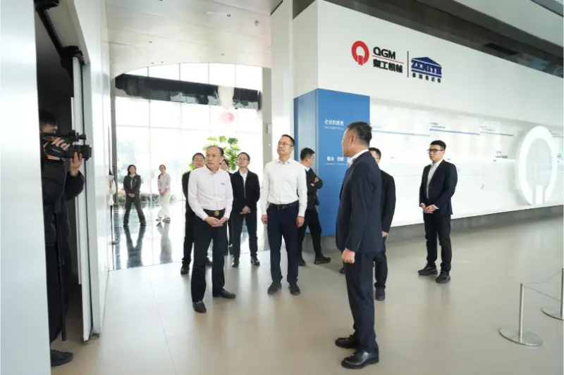 Regierung und Unternehmen arbeiten zusammen, um die Entwicklung voranzutreiben. Recherche vor Ort erwärmt die Herzen von Unternehmen.