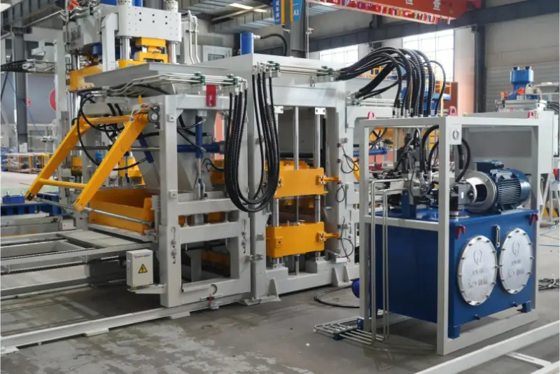Stärkung der Ziegel- und Fliesenindustrie durch intelligente Fertigung: Die Zenith QT10-Ziegelproduktionslinie gestaltet die Landschaft der umweltfreundlichen Produktion neu.