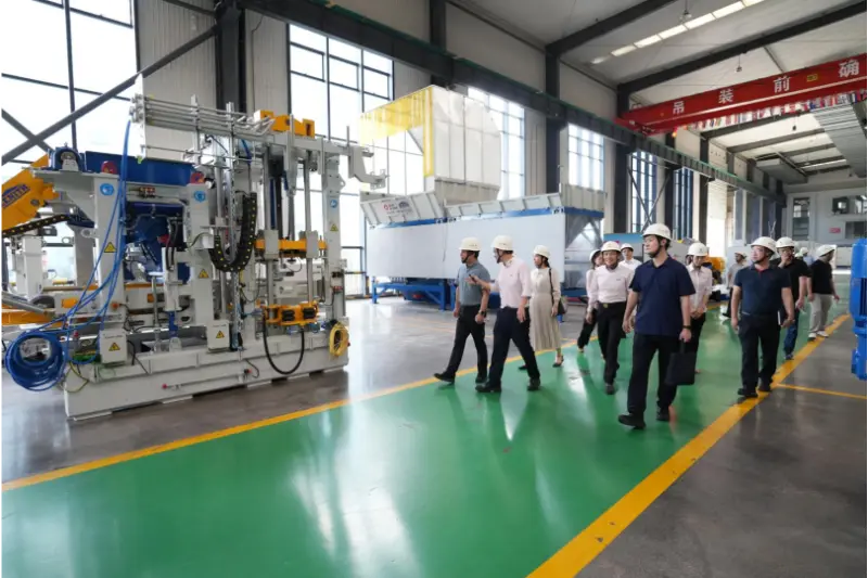 Beamte des Ministeriums für Industrie und Informationstechnologie der Provinz Fujian besuchen Quangong Machinery Co., Ltd. zur Inspektion und Anleitung