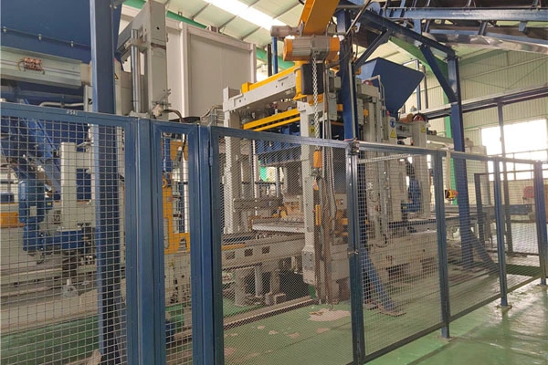 Das Betonsteinmaschinenprojekt Zenith1500-2 wurde in Betrieb genommen und unterstützt den städtischen Bau in Mali